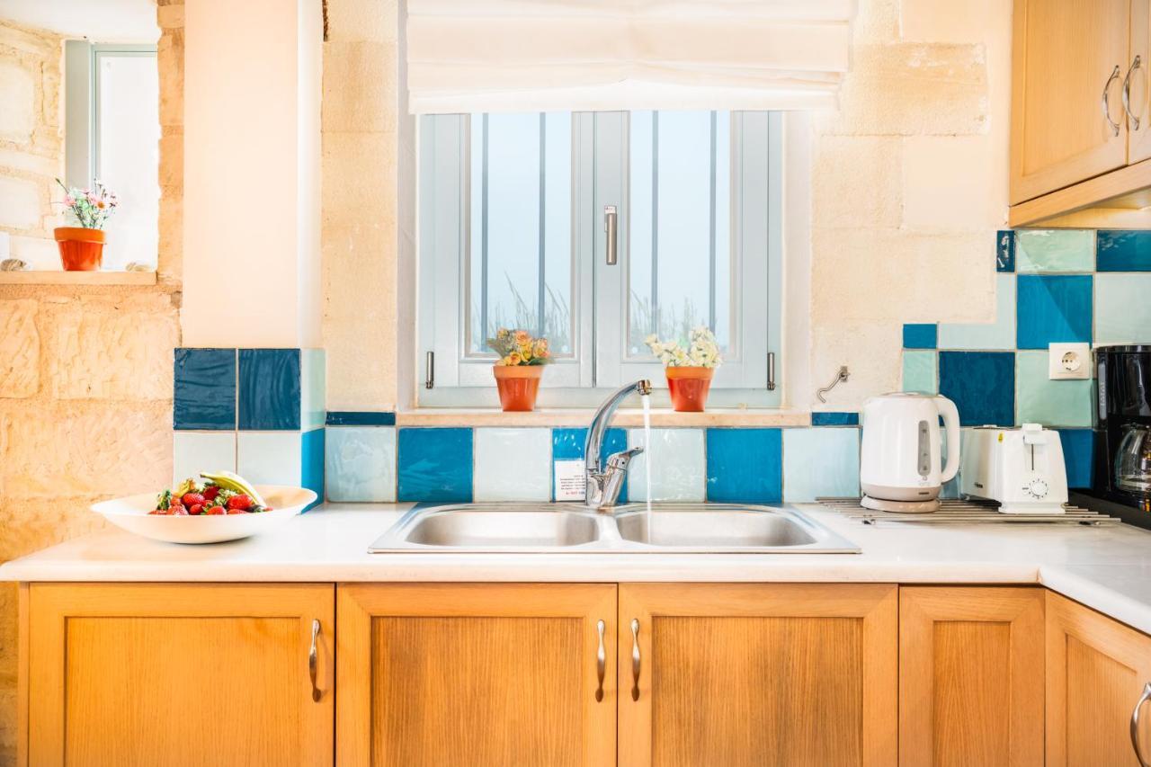 Beachfront Villa Turquoise With Private Pool, Bbq And Ping Pong Table Chrissi Akti Chania Exterior foto