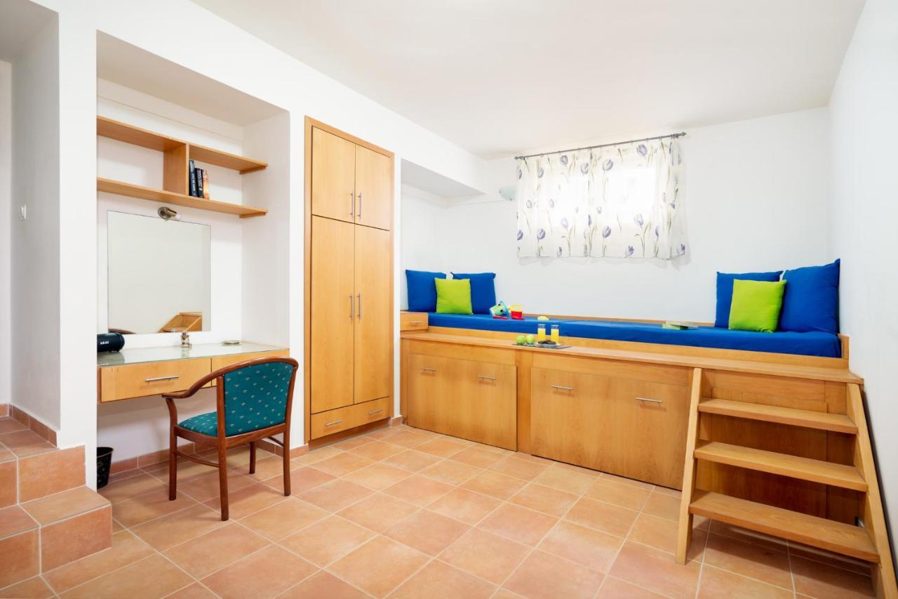 Beachfront Villa Turquoise With Private Pool, Bbq And Ping Pong Table Chrissi Akti Chania Exterior foto