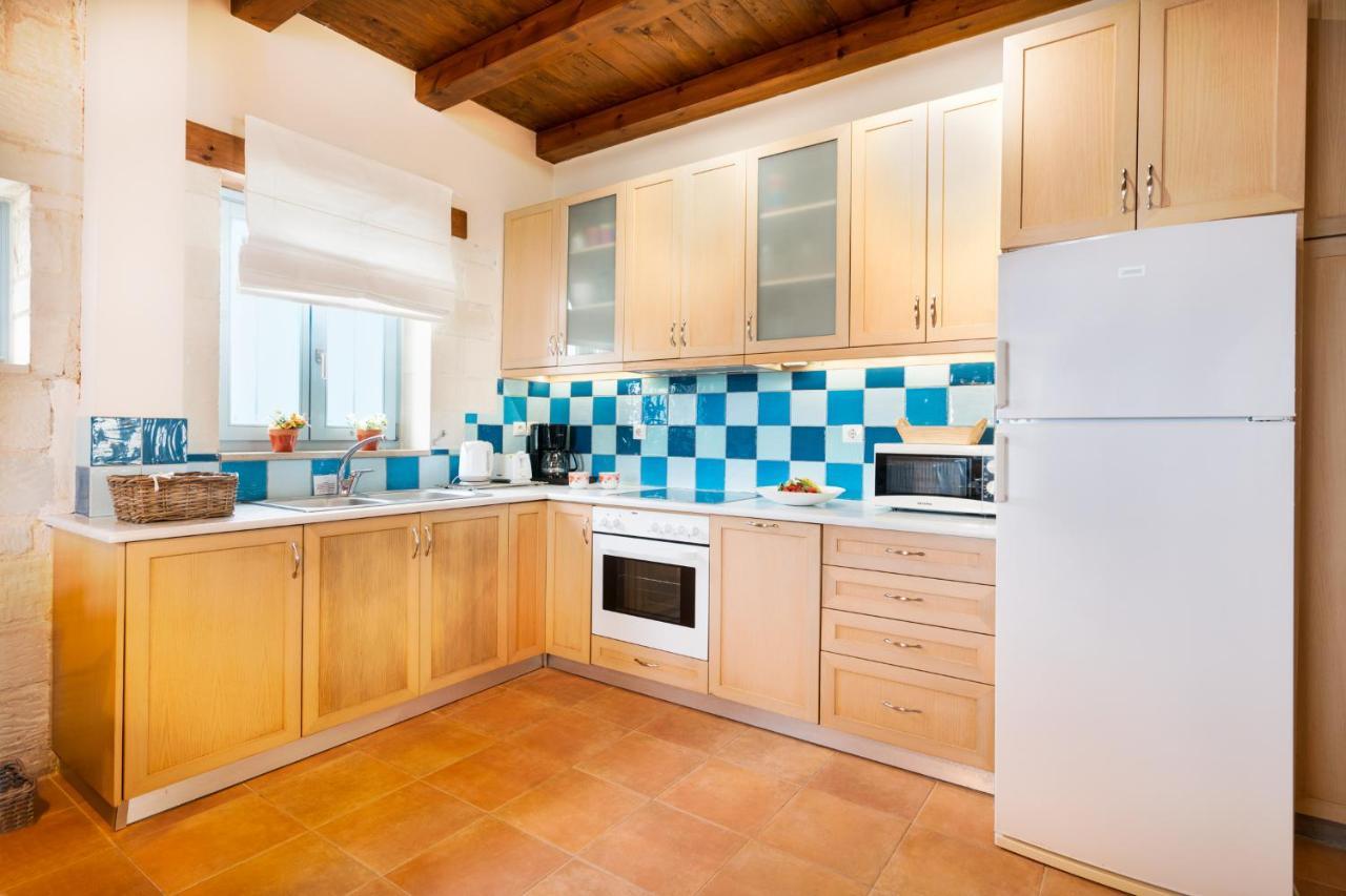 Beachfront Villa Turquoise With Private Pool, Bbq And Ping Pong Table Chrissi Akti Chania Exterior foto