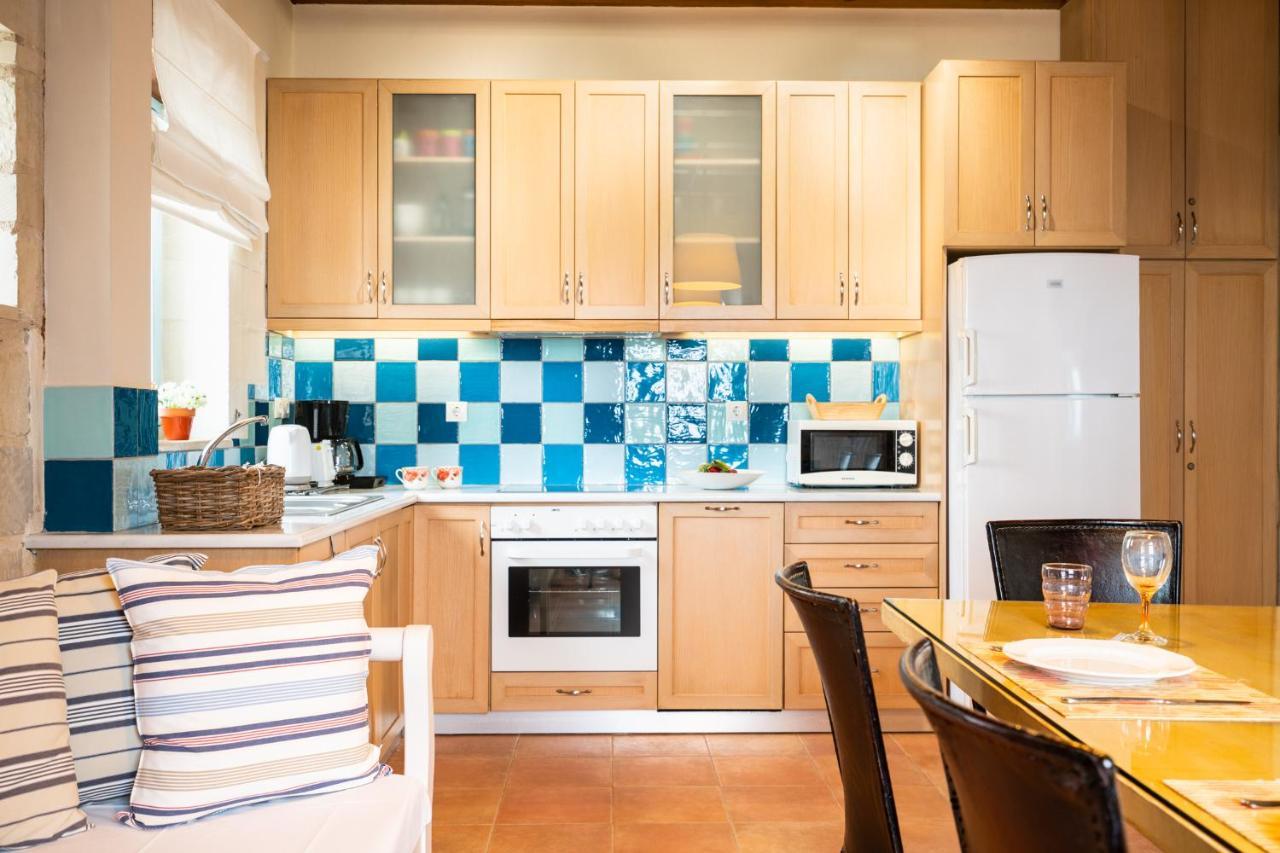 Beachfront Villa Turquoise With Private Pool, Bbq And Ping Pong Table Chrissi Akti Chania Exterior foto