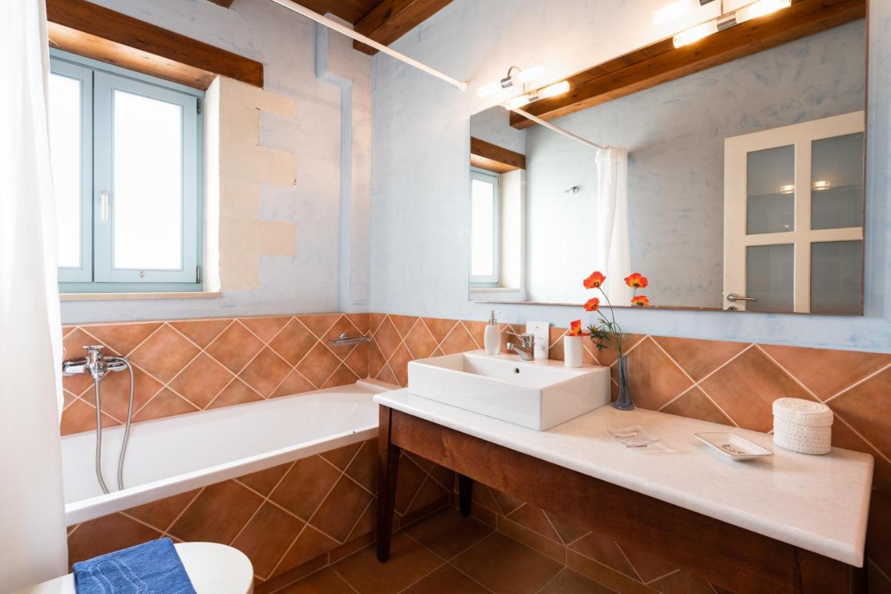 Beachfront Villa Turquoise With Private Pool, Bbq And Ping Pong Table Chrissi Akti Chania Exterior foto