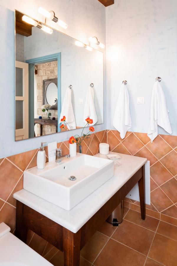 Beachfront Villa Turquoise With Private Pool, Bbq And Ping Pong Table Chrissi Akti Chania Exterior foto